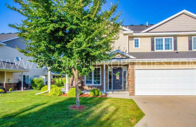 Wonderful Deal in Clive!! 3 Bedoom End Unit Townhome located on quiet cul de sac. photos photos