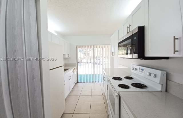 2800 Riverside Dr Gallery 3