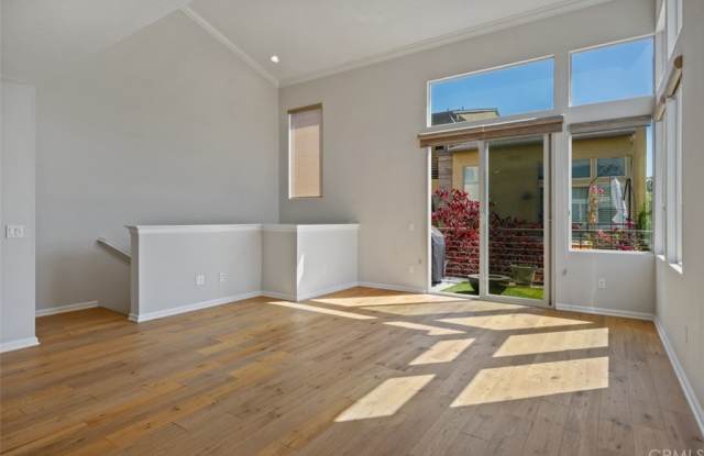 5325 Pacific Gallery 2