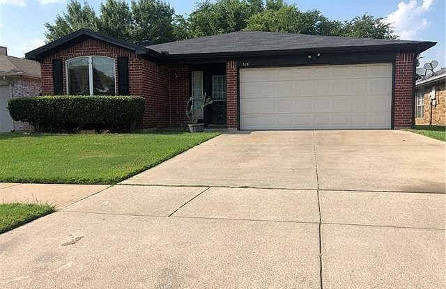 319 Faircrest Drive - 319 Faircrest Drive, Arlington, TX 76018