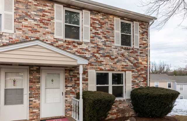 Charming Townhouse Near Campus Gallery 3