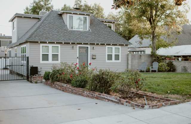 6 Bedroom 4 Bath with Pool and yard space photos photos