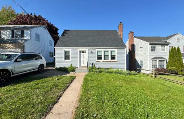 Cape Cod Single Family | Just a Block from the Beach! photos photos