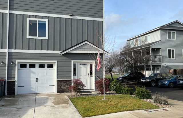 Cozy  Spacious Townhome for Rent photos photos