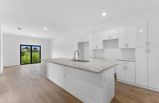 1135 Harvest Ave Unit A Gallery 2