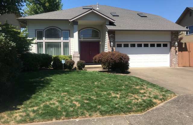 Spacious, luxury 4 bed/3 bath with double car garage and fenced yard - available NOW - 575 Sweetwater Lane, Eugene, OR 97404