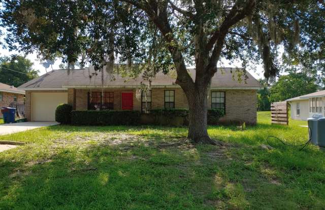 Nice 3 bedrooms and 2 full bath - 1719 West Parkway, Volusia County, FL 32724