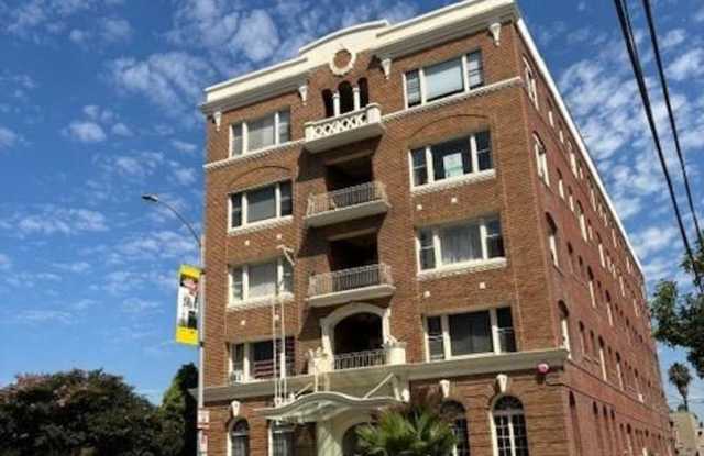 Charming Studio with Vintage Appeal - 325 West 3rd Street, Long Beach, CA 90802