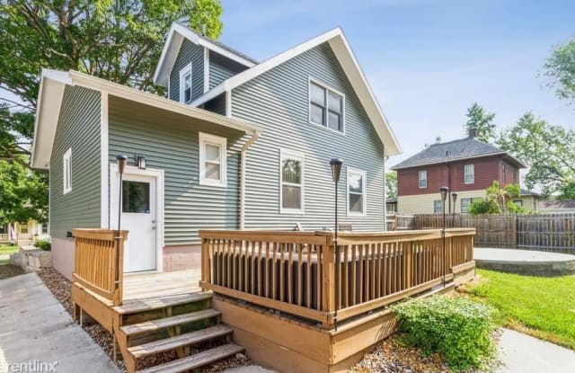 617 S 3rd Ave W - 617 South 3rd Avenue West, Newton, IA 50208