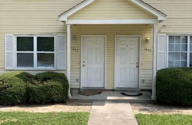 TWO BEDROOM TOWNHOUSE **(Special; 1st 6mo at reduced rate)** photos photos