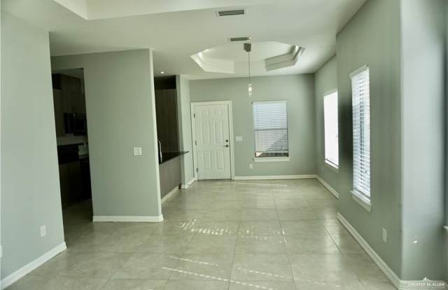2703 Larkspur Gallery 3