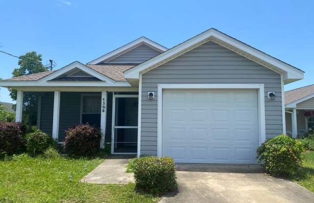 Cozy 3Bed/2Ba Home, Conveniently Located! *1/2 OFF Security Deposit for Active-Duty Military!!* photos photos