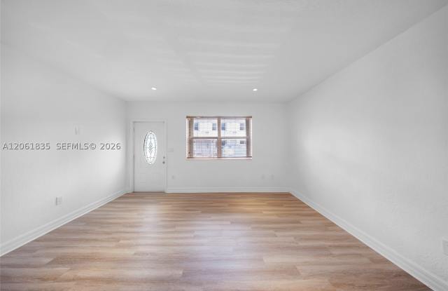 7801 HISPANOLA AV Gallery 2