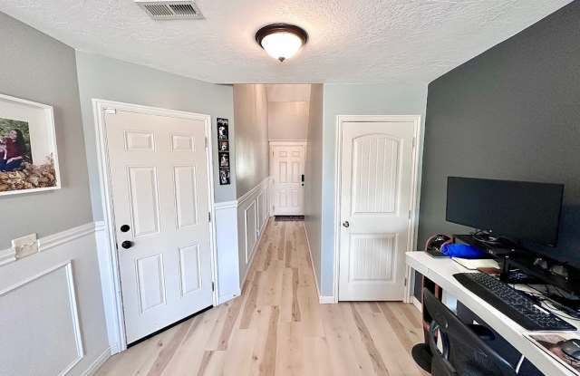 GATED COMMUNITY + POOL + FENCED YARD! 3-Bedroom Riverton Townhome Gallery 3