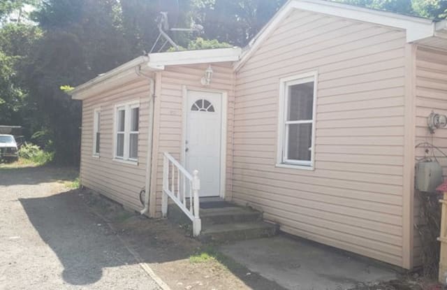137 Washington Avenue - 137 Washington Avenue, Little Ferry, NJ 07643