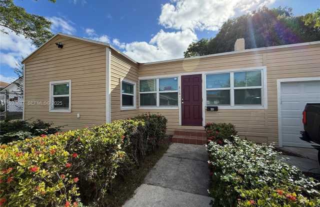 816 5th St photos photos