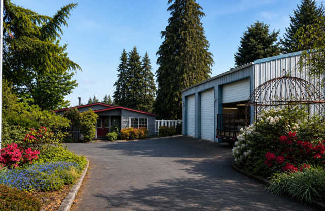 Rare 3-Acre 3BR Home in South Salem – Shops, Workspace & Greenhouses photos photos
