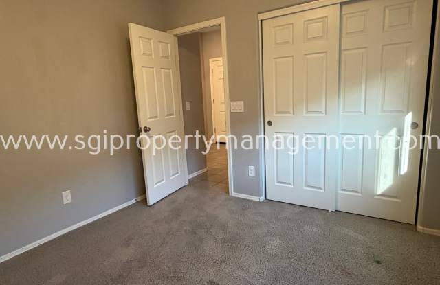 3214 N Pleasant View Ln Gallery 4