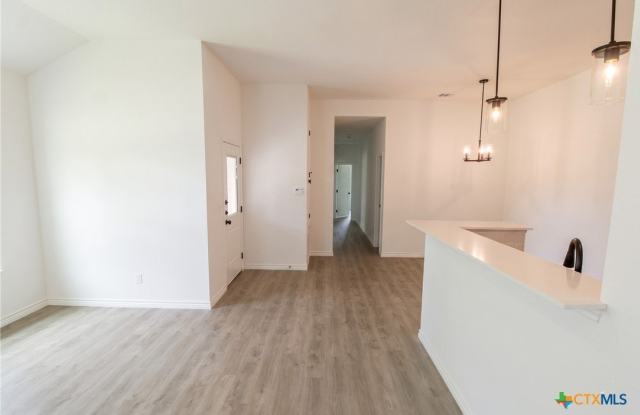 921 Ashwood Drive Gallery 2