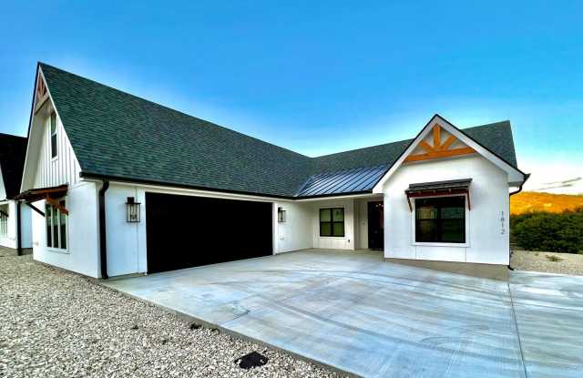 Gorgeous Modern Home In Village Glen photos photos