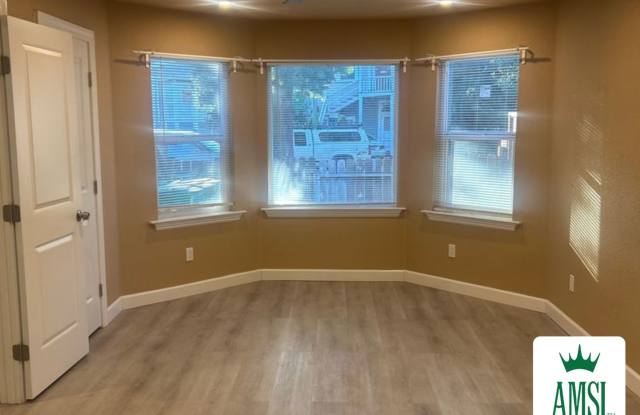 Luxurious fully remodeled three-bedroom two-bathroom duplex single family in Oakland photos photos