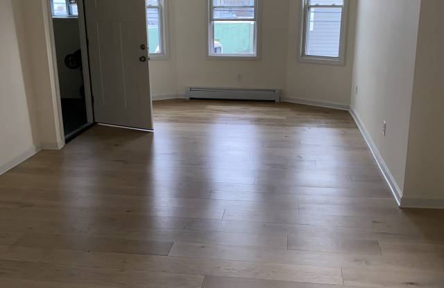 189 Dekalb Avenue Gallery 3