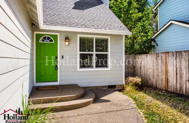 Peaceful 4-Bedroom Home with Large Lot, Fireplace & Private Backyard Gallery 4