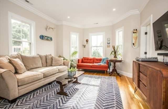 Versatile Top Floor 2 Bd 1 Bath With Office Available in JP! photos photos