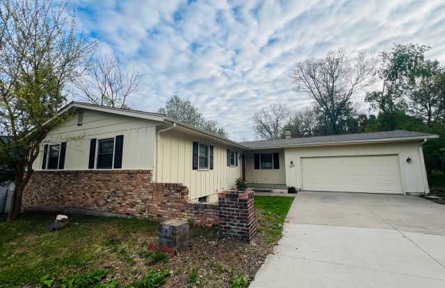 Large 4 Bedroom House in Iowa City photos photos