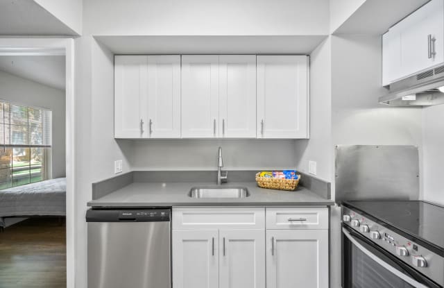 Eleven13 Apartments - Student Housing Gallery 3