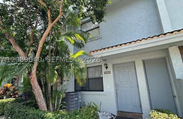 9865 riverside dr Gallery 3
