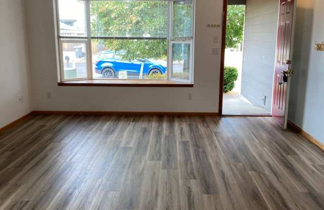 Spacious 3-bedroom/1 bath duplex in Albany! Gallery 4