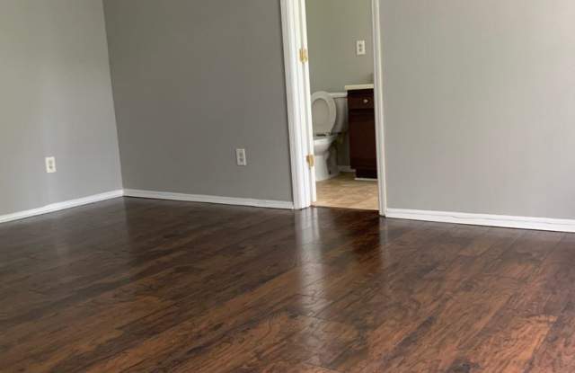5585 Bradley Cir Gallery 4