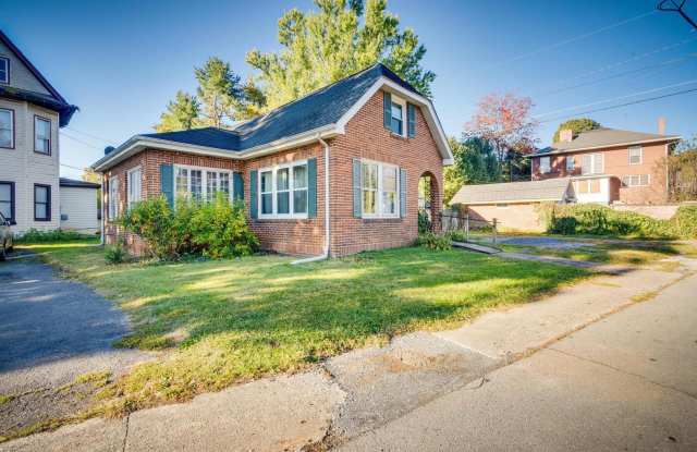 Coming Soon!! Charming 3 bed 2 Bath | Sunroom + Garage + Patio | Summer Special ! Gallery 4