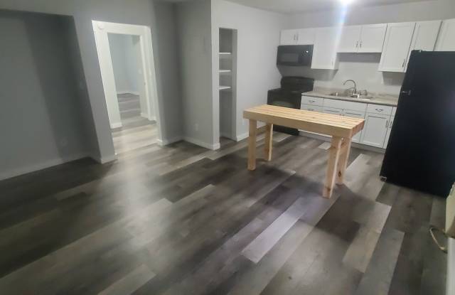 909 7th St S photos photos