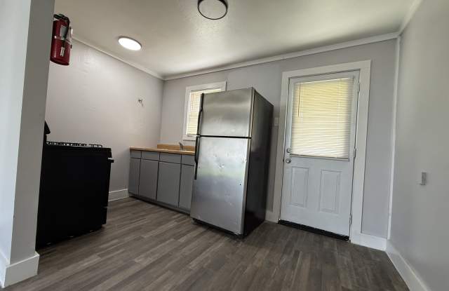 652 Riverside Dr photos photos