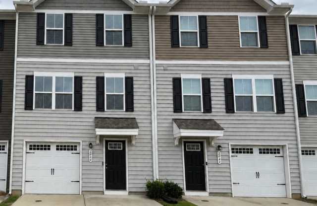 Charming 3-Bedroom Suffolk Home with Garage & Deck photos photos Charming 3-Bedroom Suffolk Home with Garage & Deck photos photos