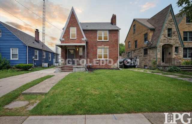 928 W Gramercy Ave photos photos
