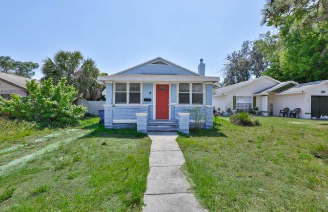 Exquisite Remodeled Retreat: 4 Bed, 1 Bath Gem in St. Petersburg Gallery 3