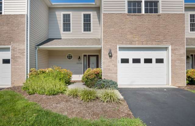 3 bed/2 1/2 Bath. Pet Friendly, Pool, photos photos