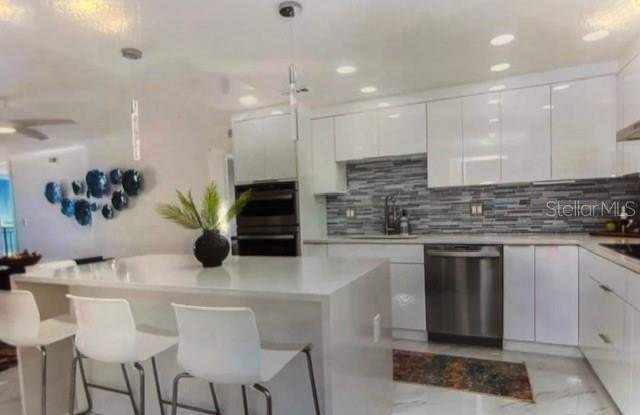 1390 GULF BOULEVARD Gallery 3