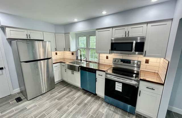 1616 Windsor Ct Gallery 2