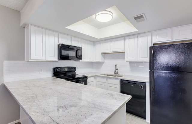 REMODELED 3 BEDROOM 2 BATH SINGLE LEVEL TOWNHOME IN UNIVERSITY RANCH - 2149 East 10th Street, Tempe, AZ 85281