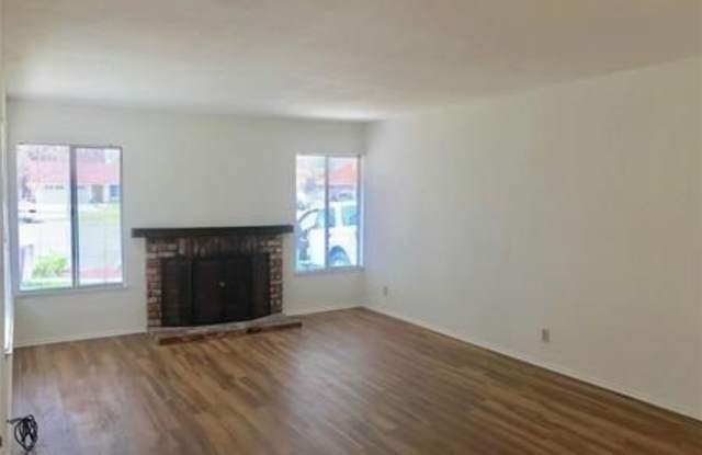 1102 W Garry Avenue Gallery 3