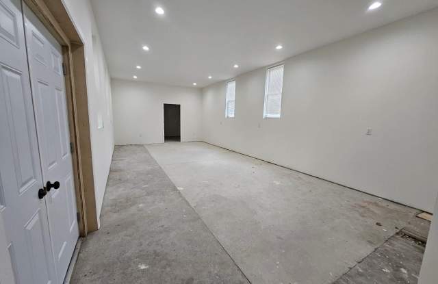 708 E 4TH Street Gallery 3