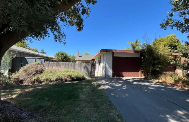 3 Bedroom Home near West Manor Park - 921 Bienville Street, Davis, CA 95616
