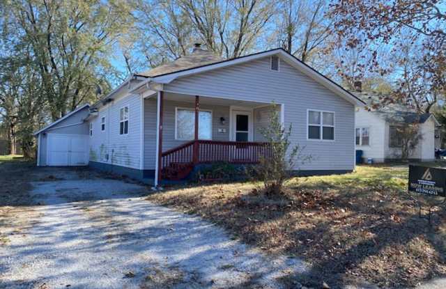 VERY CLEAN AND SPACIOUS 3 BEDROOM 2 BATH HOME FOR LEASE IN JOPLIN-$1200 RENT-$1200 DEPOSIT photos photos