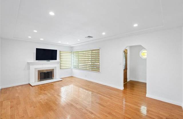 826 East Olive Avenue Gallery 2