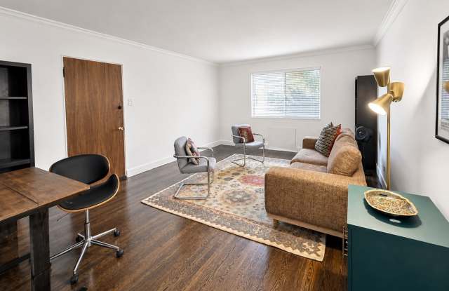 FULLY FURNISHED Turnkey Top-Floor Living in Gated Community Near City Park, Dining & Hospitals Gallery 4