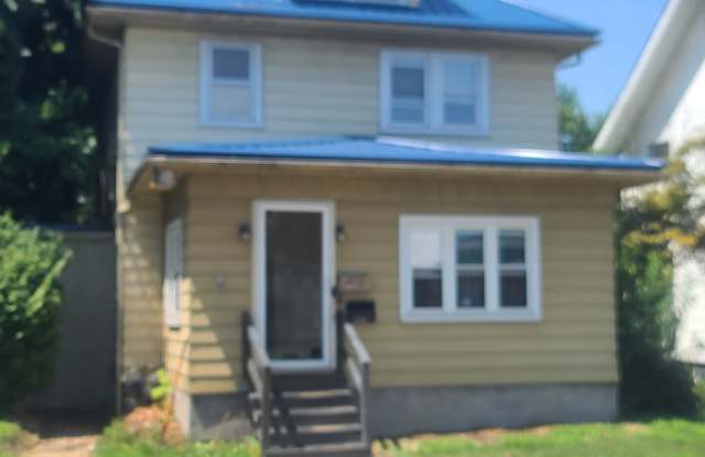 410 Cedar Ave - 410 Cedar Avenue, Sharon, PA 16146